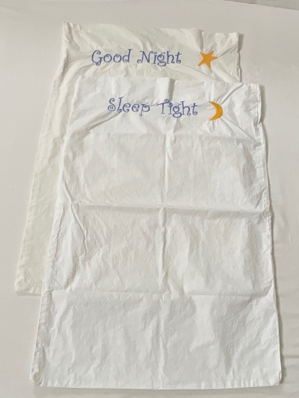 SLEEPING PARTNERS Vintage Embroidered Pillowcases Pair White